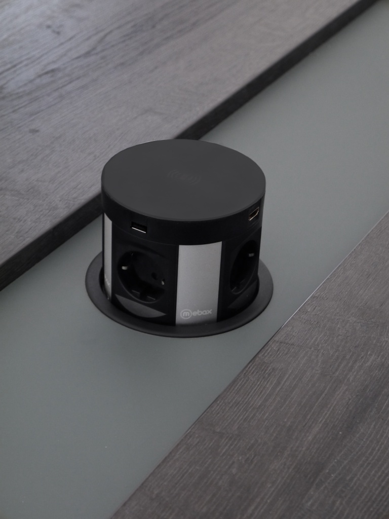 розетка стол 3.jpg